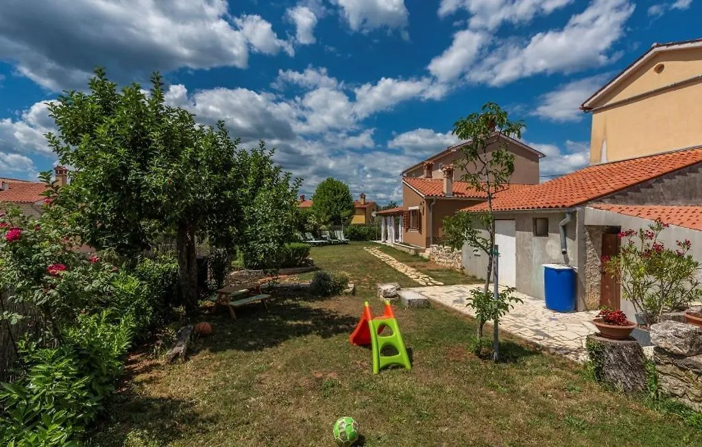 Dom wakacyjny Holiday House Bepina Nedeščina